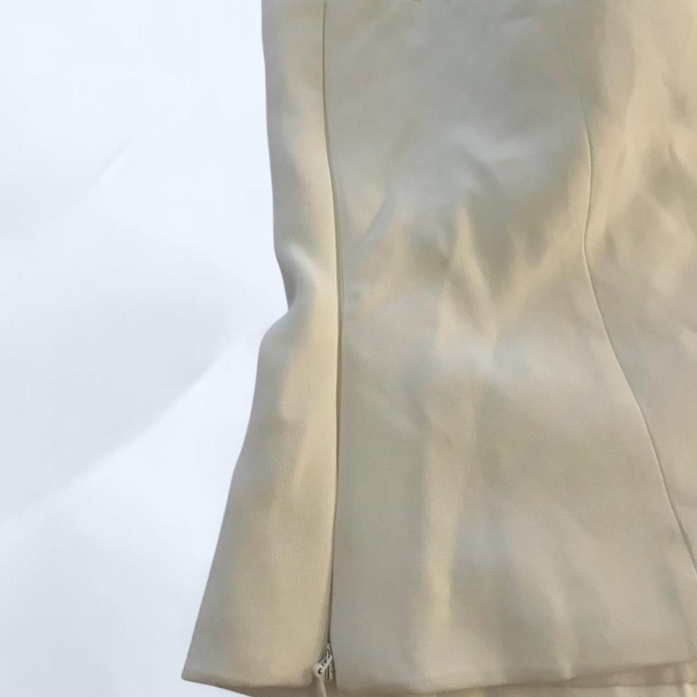 Elegant Cream Sleeveless Top with Bow Accents - Picture 5 of 7
